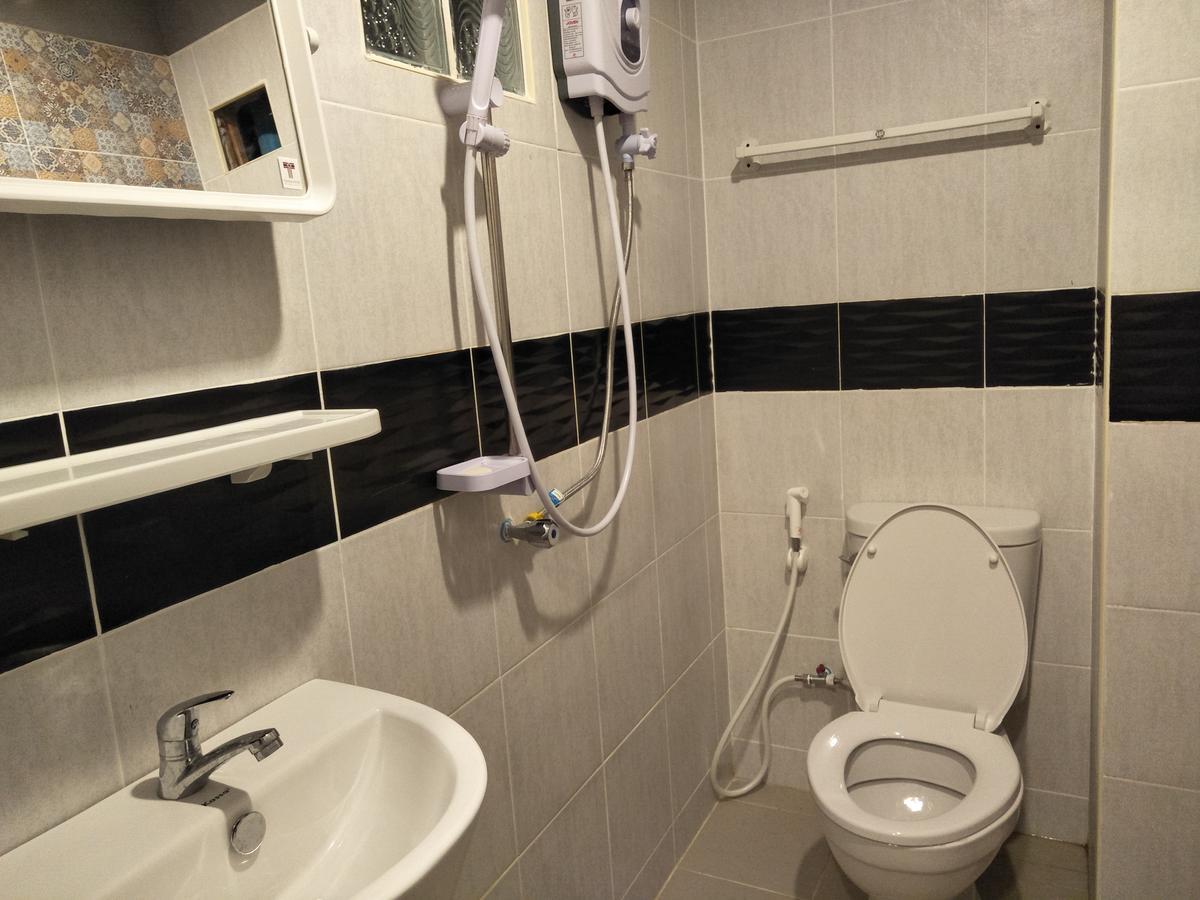 Rinrada Place Hotel Ubon Ratchathani Esterno foto