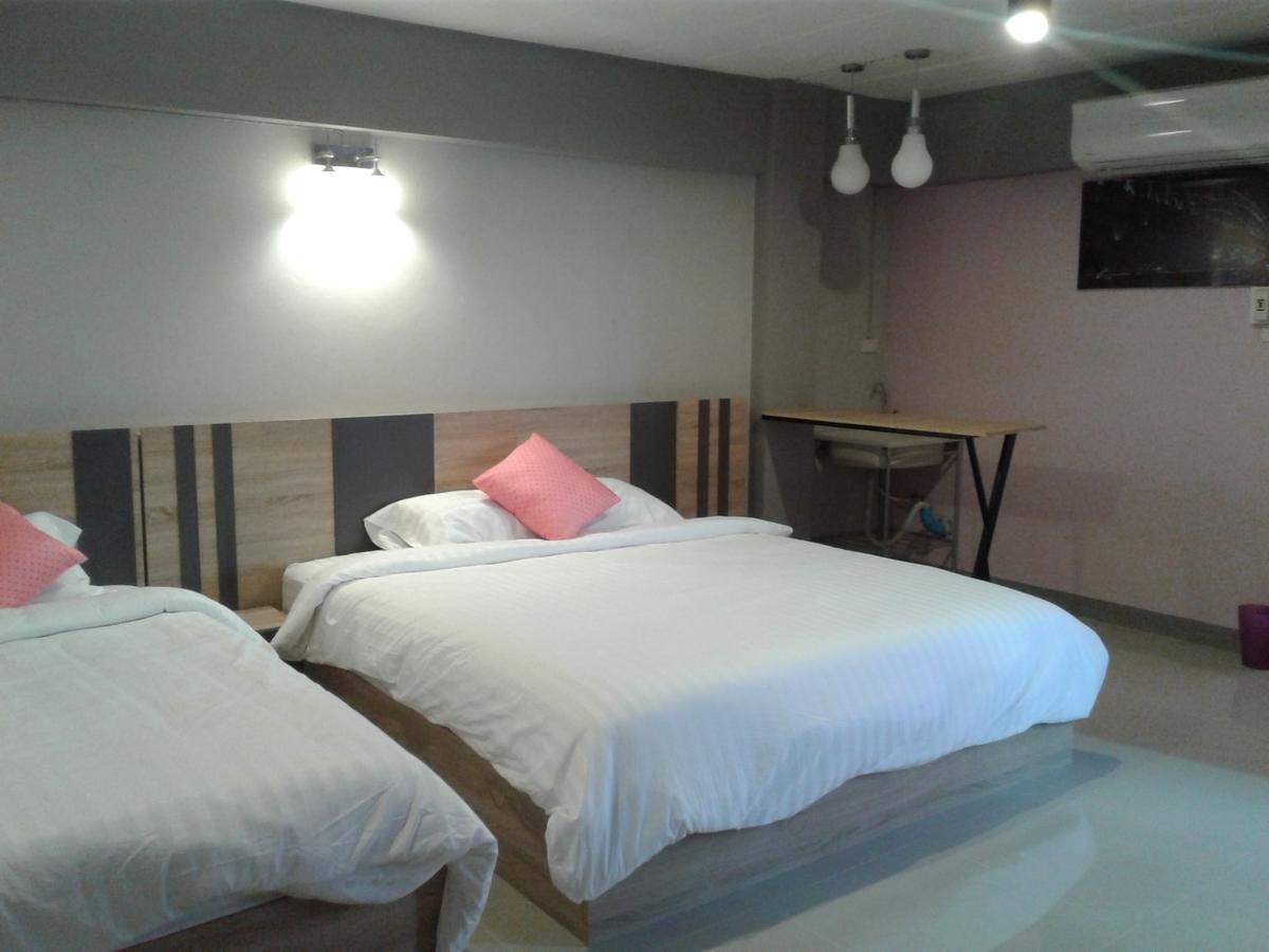 Rinrada Place Hotel Ubon Ratchathani Esterno foto