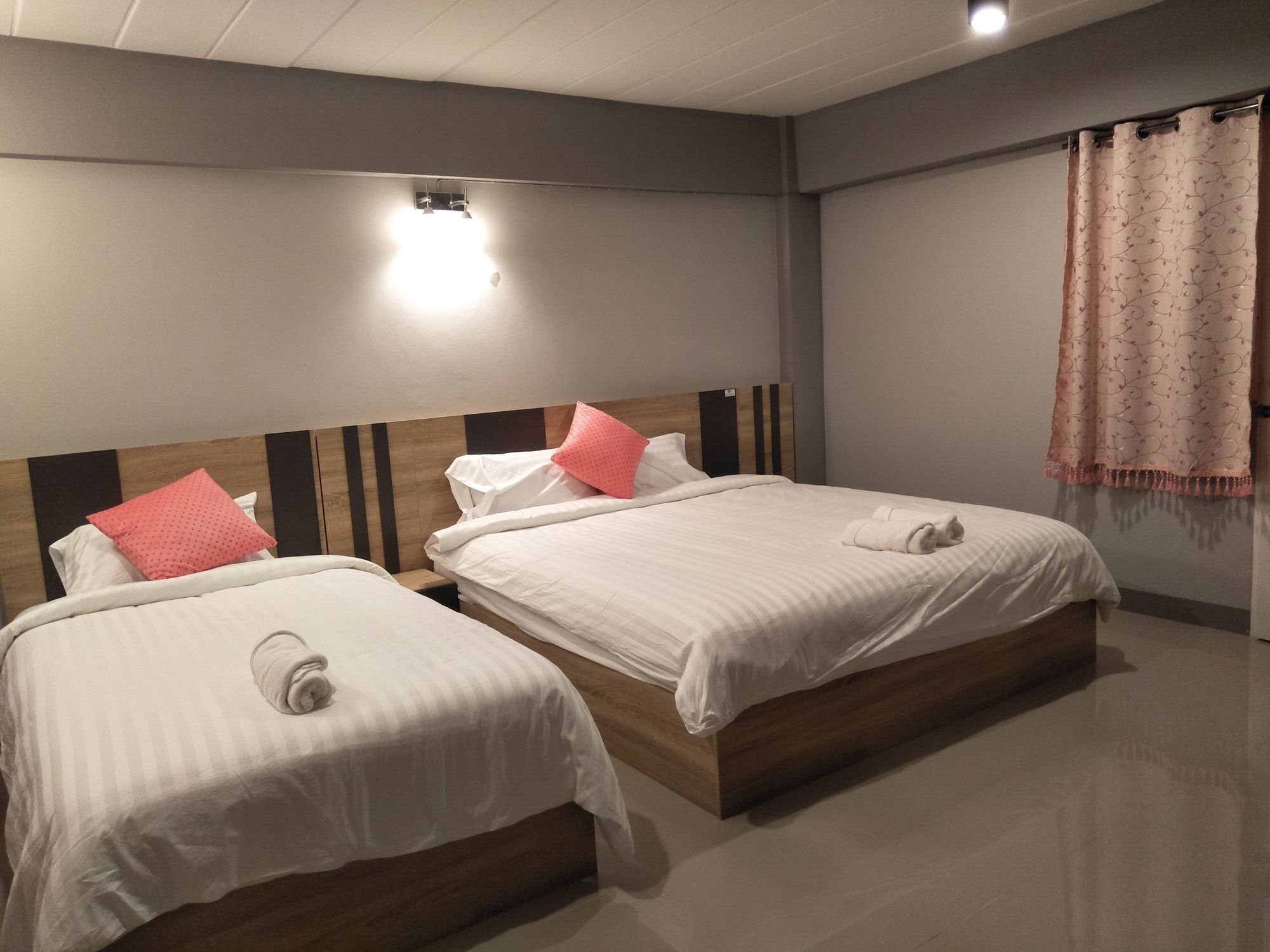 Rinrada Place Hotel Ubon Ratchathani Esterno foto