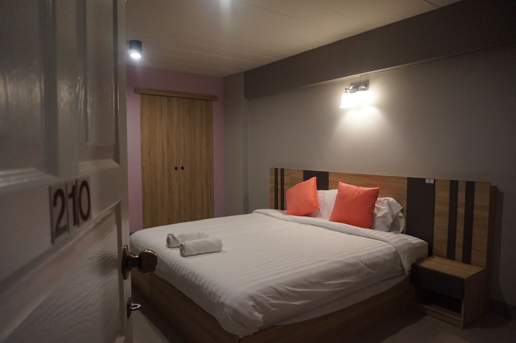 Rinrada Place Hotel Ubon Ratchathani Esterno foto