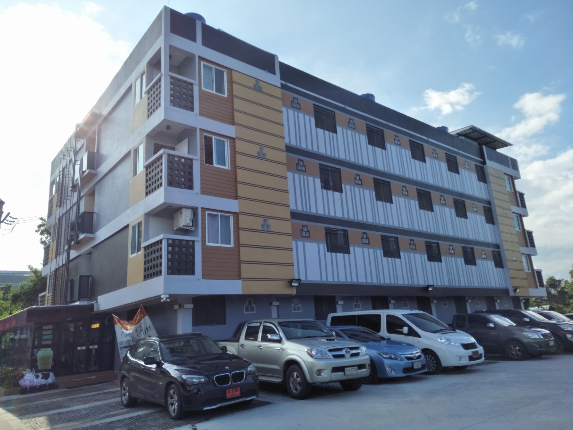 Rinrada Place Hotel Ubon Ratchathani Esterno foto